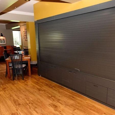 Premier Inn Isle Of Wight Newport  Kültér fotó