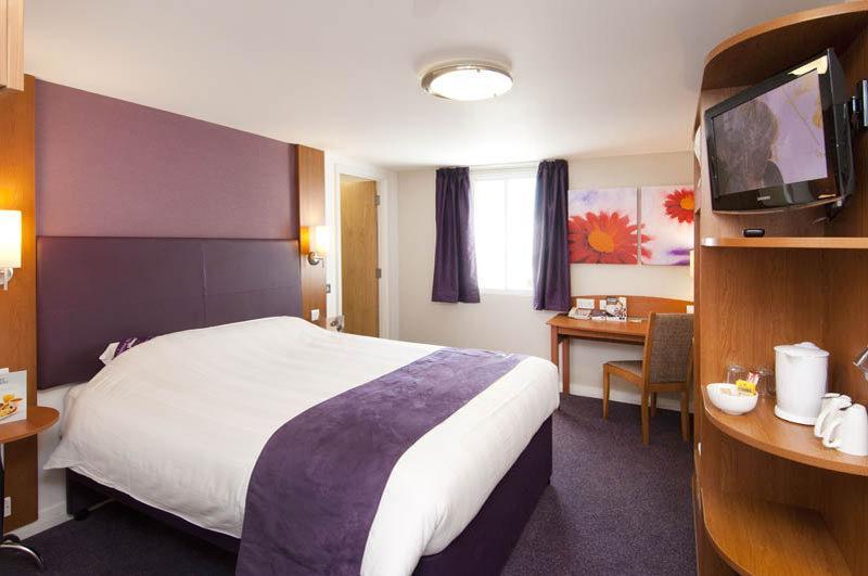 Premier Inn Isle Of Wight Newport  Kültér fotó