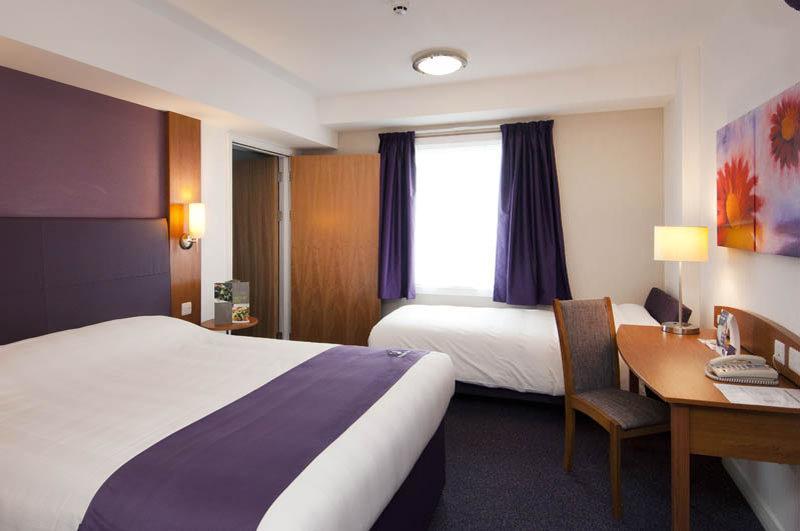 Premier Inn Isle Of Wight Newport  Kültér fotó