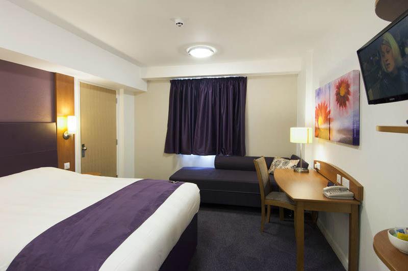 Premier Inn Isle Of Wight Newport  Kültér fotó